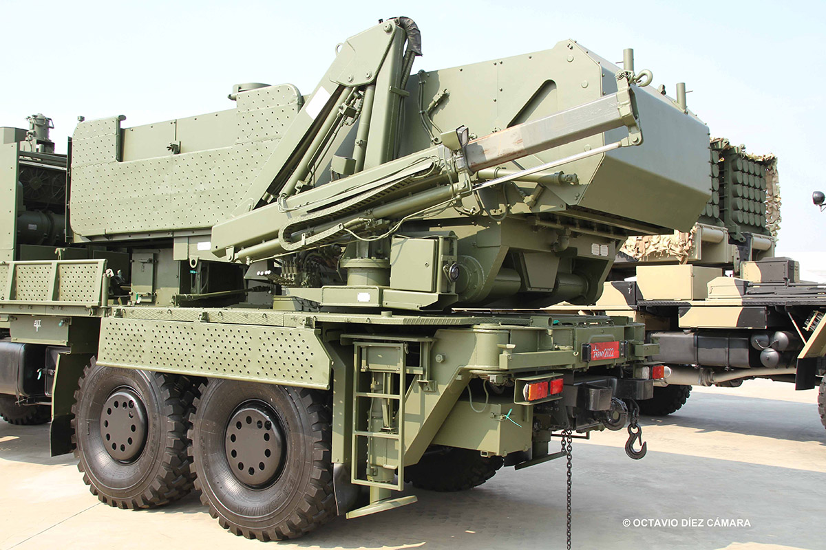 El lanzador para 18 cohetes puede disparar sus armas de forma que consigan sus efectos termobáricos e incendiarios a pocos kilómetros del punto de lanzamiento. (Octavio Díez Cámara)